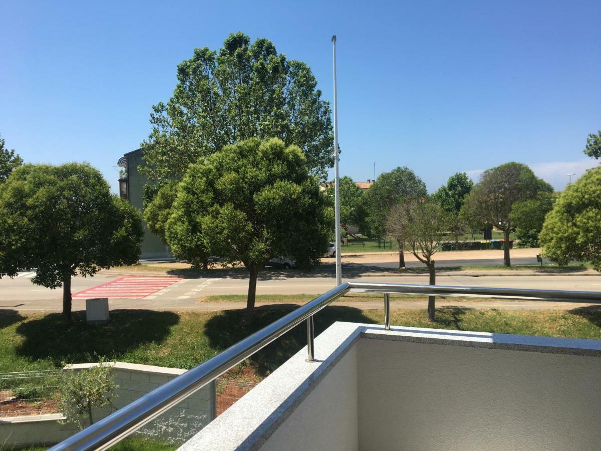 Holly Apartman Умаг Екстериор снимка