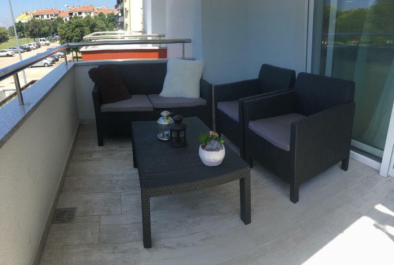 Holly Apartman Умаг Екстериор снимка