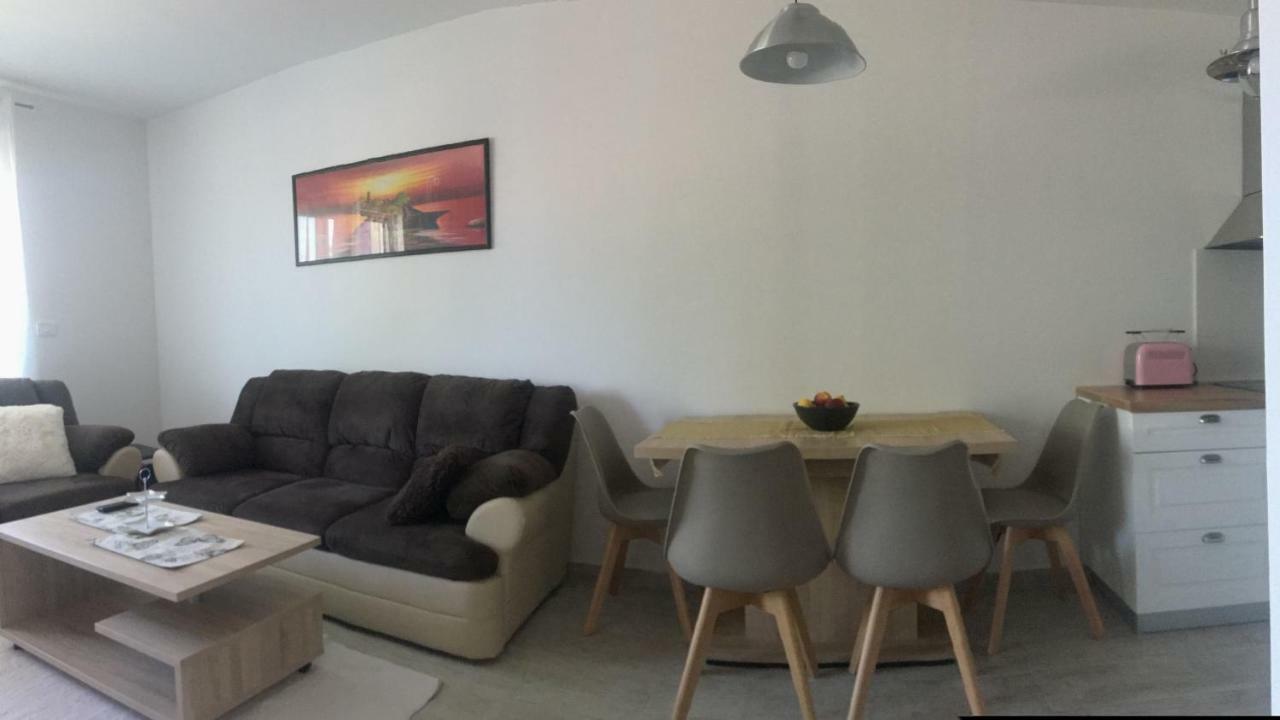 Holly Apartman Умаг Екстериор снимка